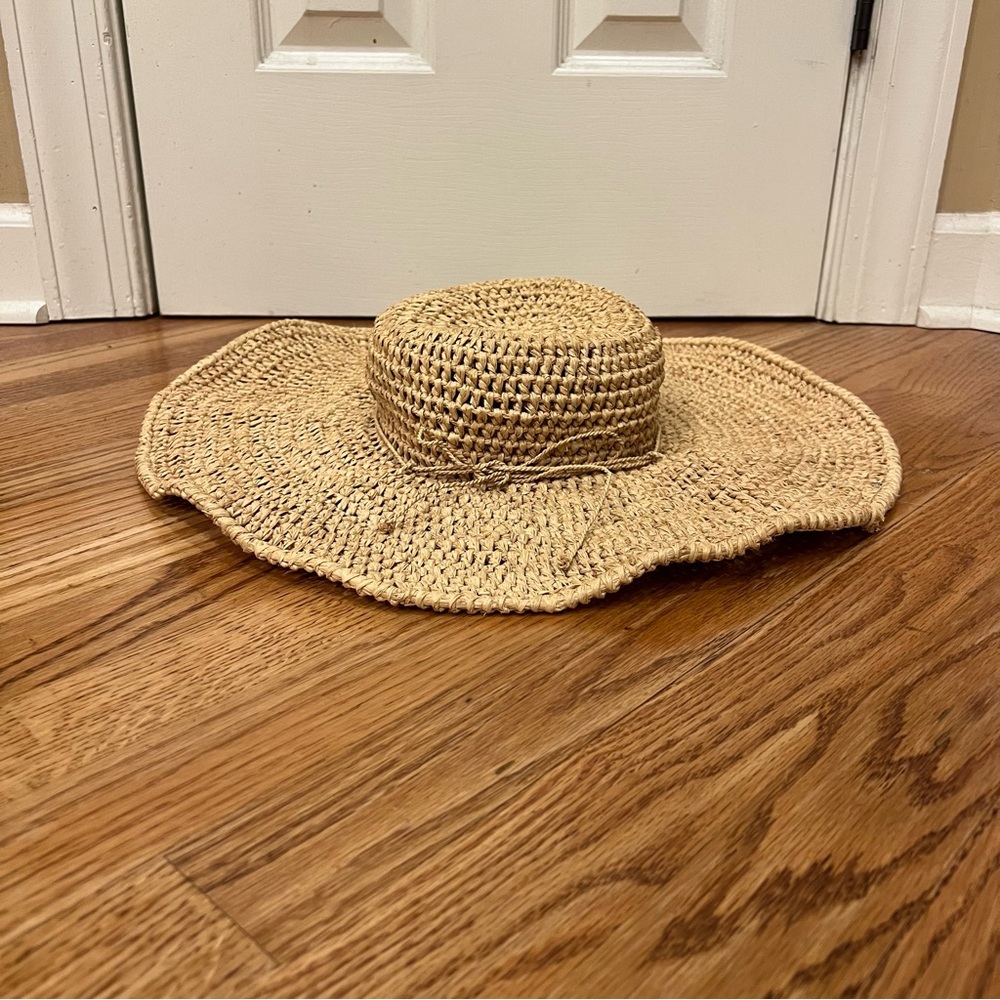 Helen Kaminski Wide Brim Floppy Woven 100% Raffia Straw Beach Hat Sun Hat